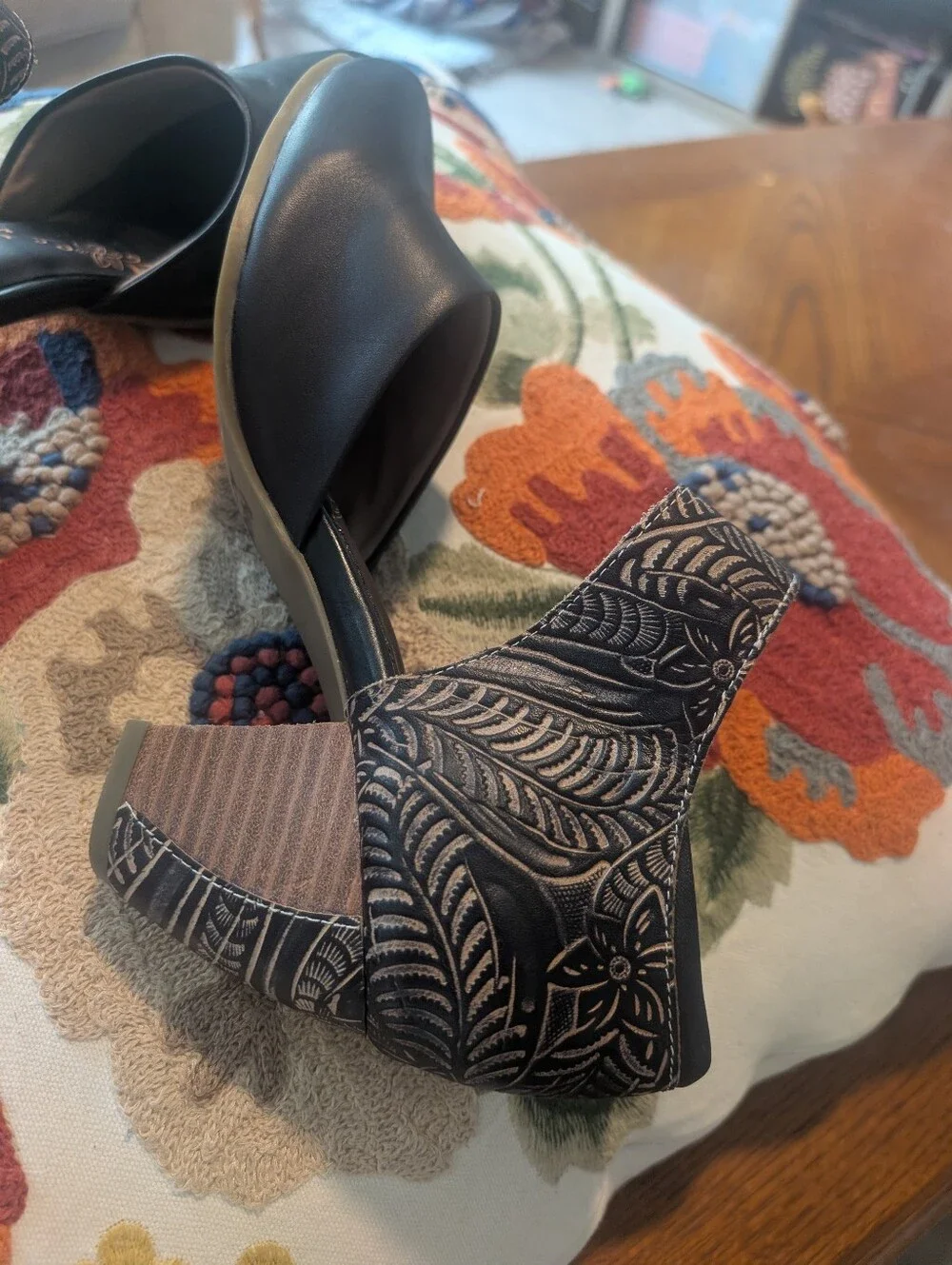 Spring Step L'ARTISTE  Black Floral-Trim Ankle Strap Heels  Style Toolie Size 42